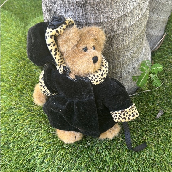 This Boyds Bears plush bear - Picture 1 of 4
